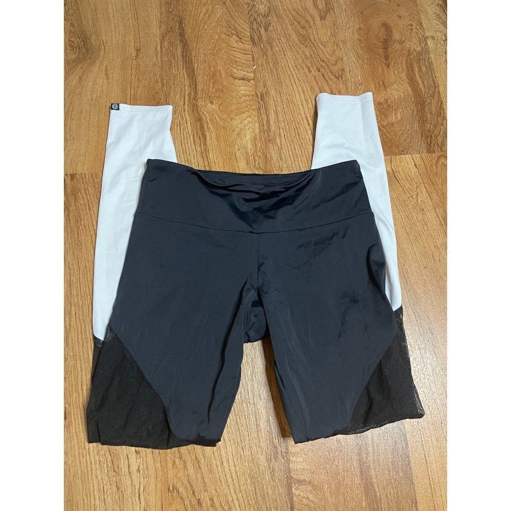 ‎Onzie black white Colorblock leggings